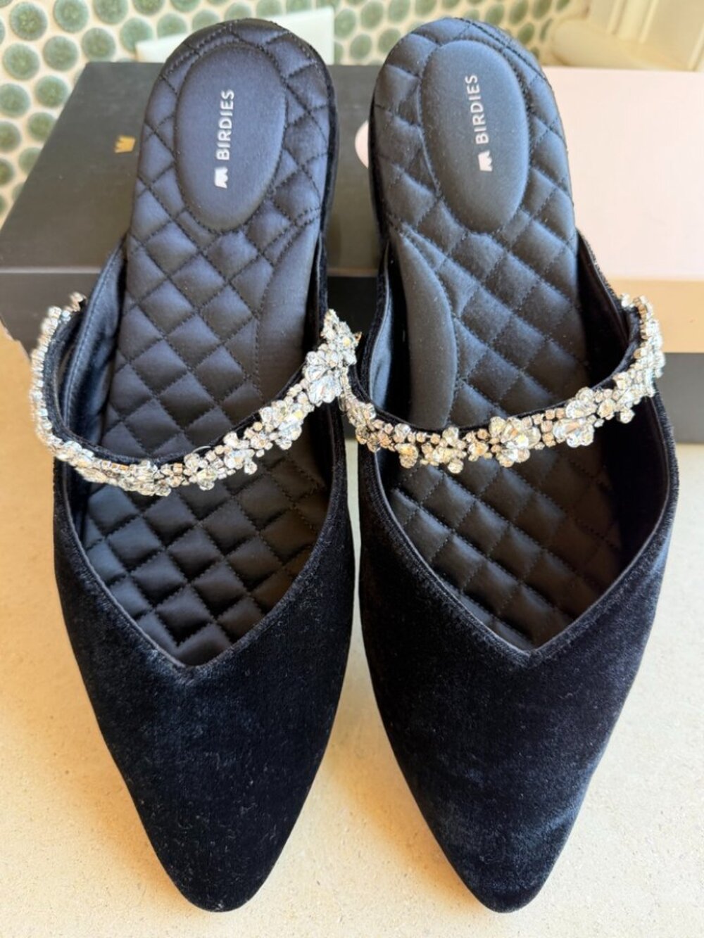 Birdies = The Swan in Velvet with Caviar Gem Bracelet